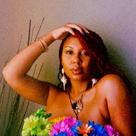 Hey, Sky here 👋🏾 - Picture 1 of 1